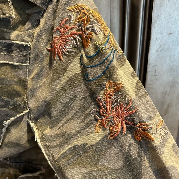 women camo lightweight casual short jacket - Picture 9 of 9